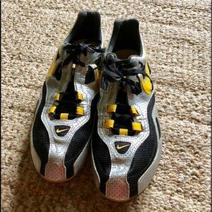 Great Nike livestrong soccer shoes size 91/2